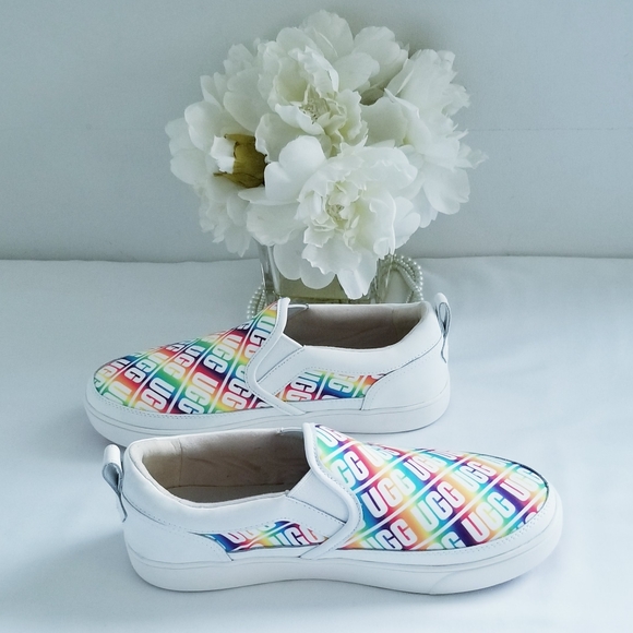 NEW UGG Caplan White Rainbow Slip On Sneakers Size 6 Kids/Youth / Size 8 Women's - Picture 4 of 14